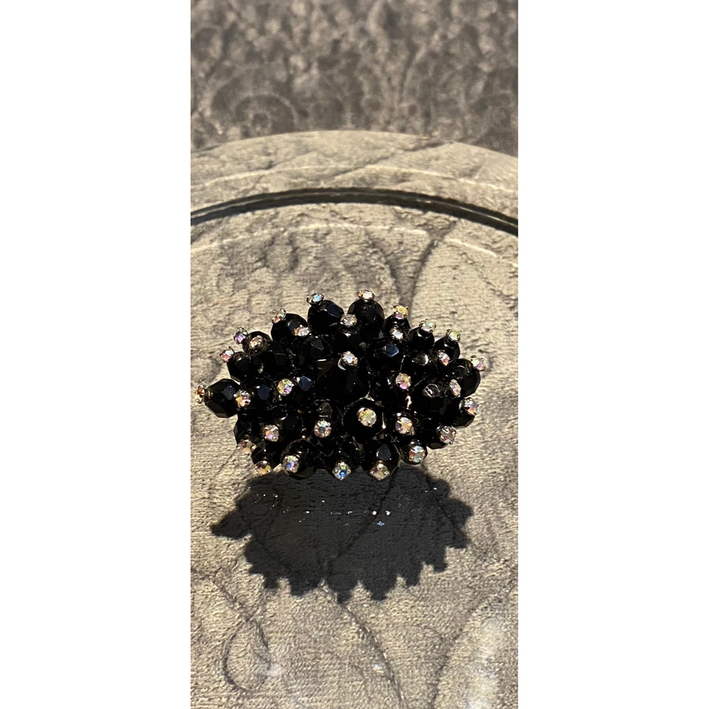 LARGE BEAUTIFUL VINTAGE FLOWER JET BLACK FACETED CRYSTAL GLASS BEADED RHINESTONE